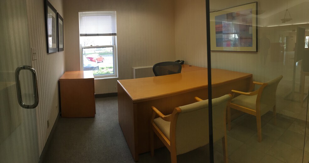 More Photos Of 275 S Roselle Rd, Schaumburg Bank For Sale