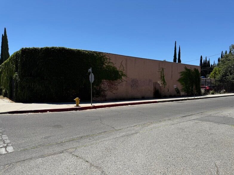 More Photos Of 13227 San Fernando Rd, Rancho Cascades Warehouse For Lease
