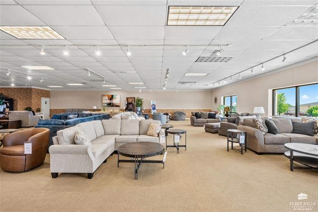 More Photos Of 101 E Lafayette Ave, Abilene Storefront For Sale