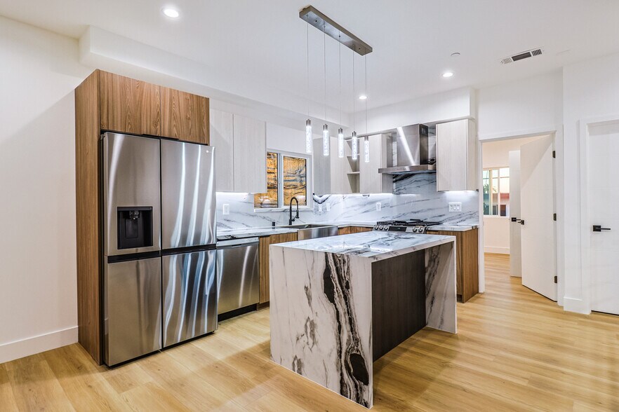 More Photos Of 4842 W 17th St, Los Angeles Apartments For Sale