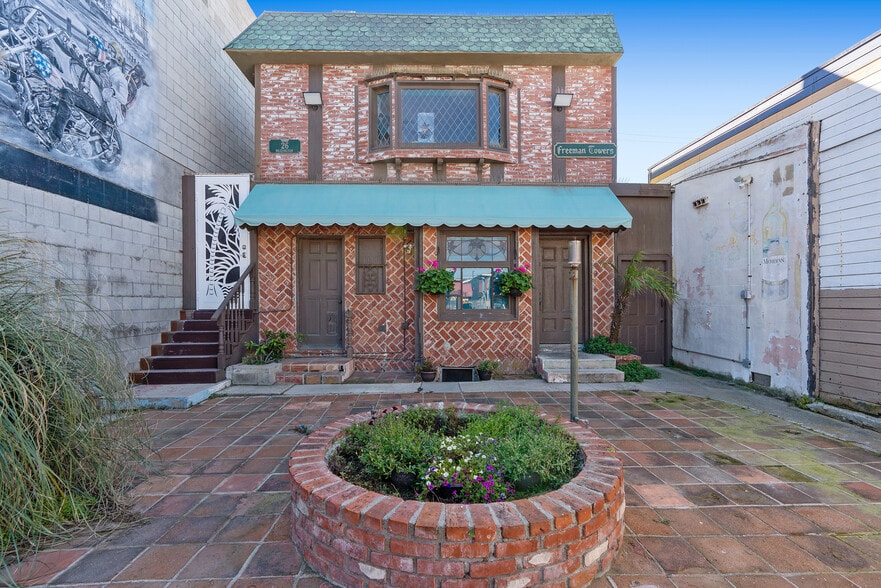 Primary Photo Of 26 Washington Blvd, Marina Del Rey General Retail For Lease