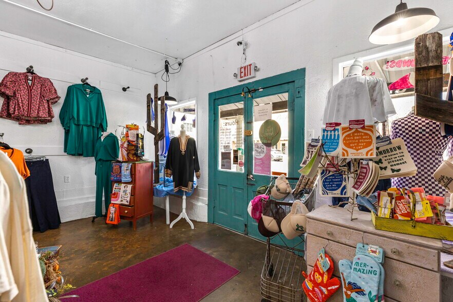 More Photos Of 322 S Main St, Boerne General Retail For Sale