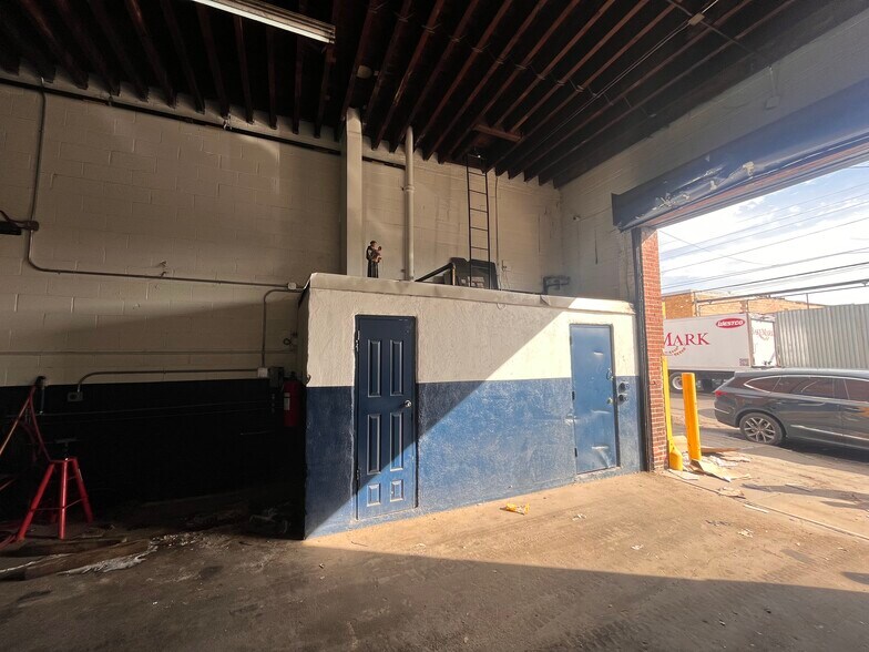 More Photos Of 319 Coster St, Bronx Warehouse For Lease