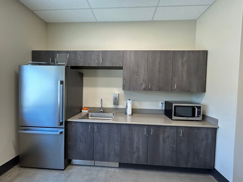 More Photos Of 1145 E Dinuba Ave, Reedley Office For Lease
