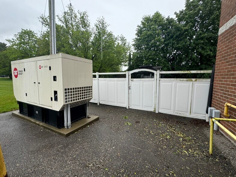 More Photos Of 725 Gibralter St, Norfolk Flex For Sale