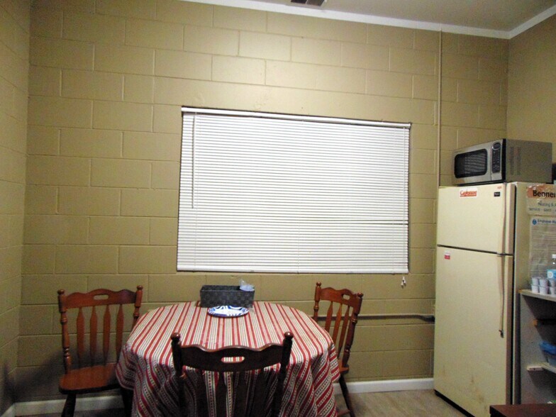 More Photos Of 907 N Vincennes Ave, Petersburg Loft Creative Space For Sale