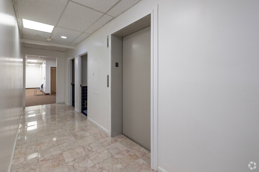 More Photos Of 5744 W Irving Park Rd, Chicago Office Residential For Sale