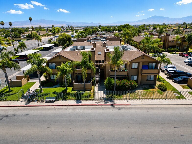 Primary Photo Of 701 Planz Rd, Bakersfield Apartments For Sale