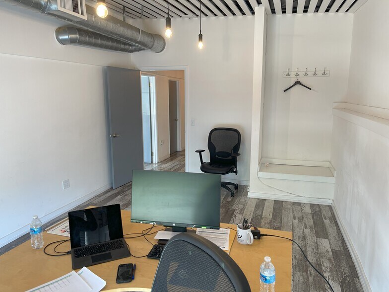 More Photos Of 2295 San Pablo Ave, Berkeley Showroom For Lease