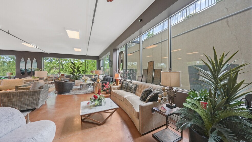 More Photos Of 2265 Bagnell Dam Blvd, Lake Ozark Office For Sale