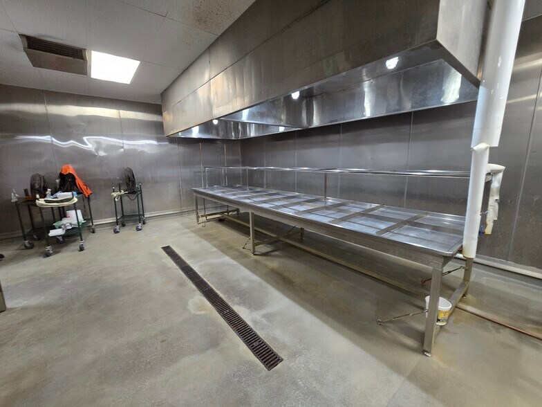 More Photos Of 781-783 W Front St, Covina Warehouse For Sale