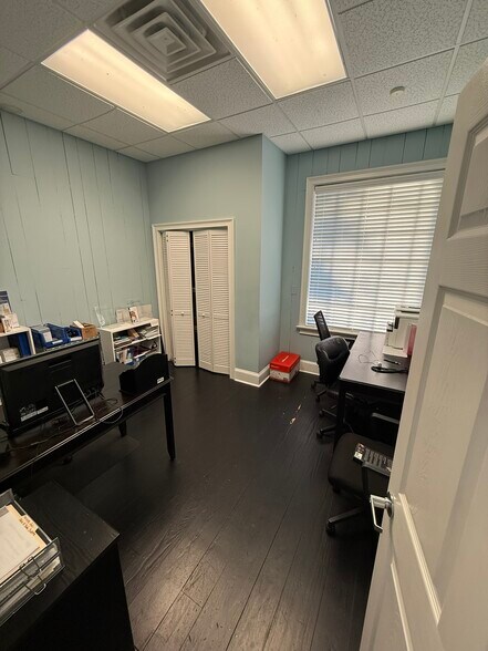 More Photos Of 2416 Westgate Dr, Albany Freestanding For Sale