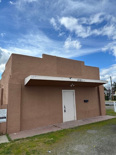 Primary Photo Of 1001 Herndon Rd, Modesto Specialty For Lease