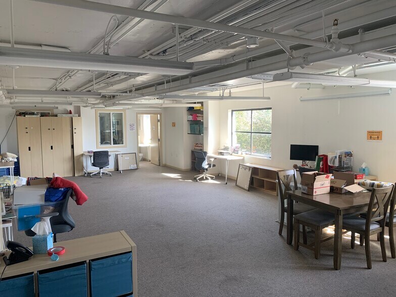 More Photos Of 1765 E Bayshore Rd, East Palo Alto Office For Lease