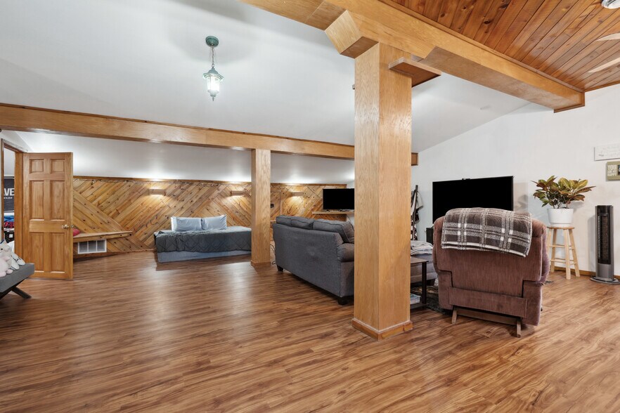 More Photos Of 310 2nd St SE, Dyersville Specialty For Sale