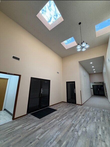 More Photos Of 6825 Manhattan Blvd, Fort Worth Office For Sale