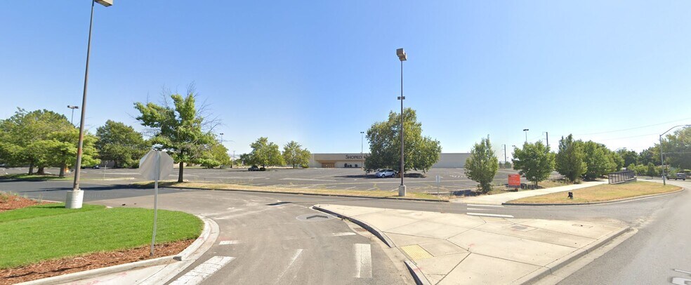 Primary Photo Of Blue Mountain Mall, Walla Walla Land For Sale