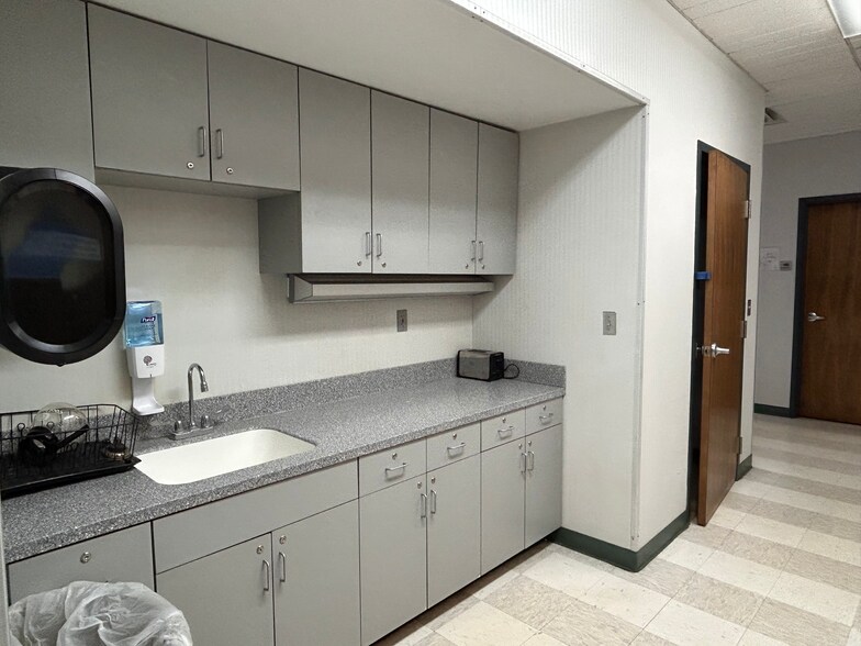 More Photos Of 214 State St, Schenectady Office For Lease