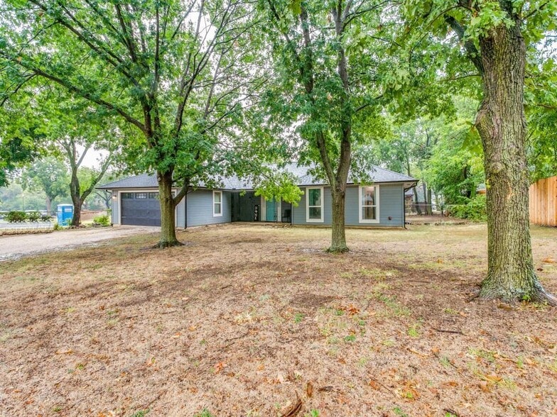 More Photos Of 128 Taylor St, Keller Flex For Sale