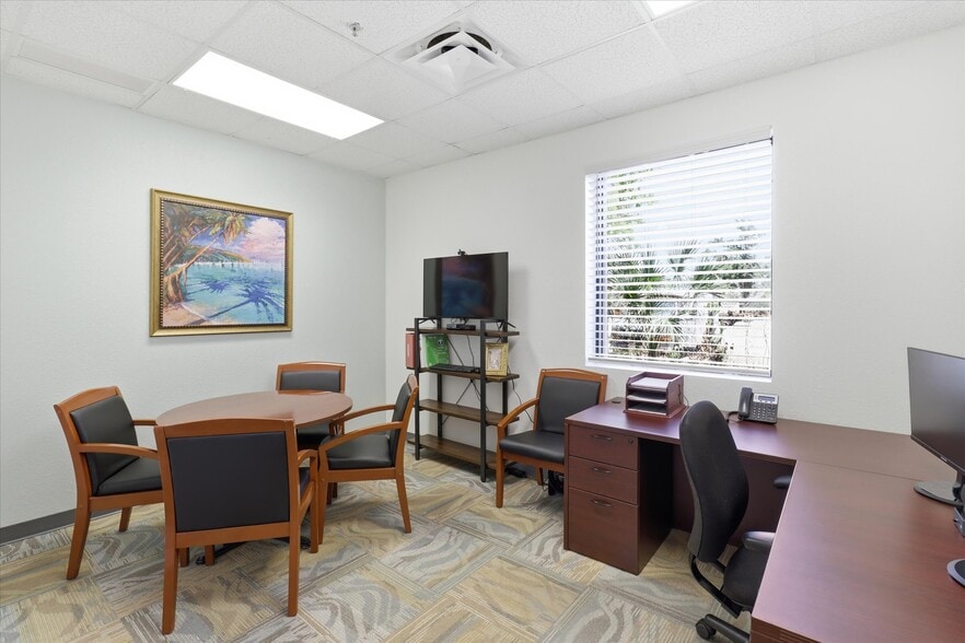 More Photos Of 4009-4033 W 1st St, Sanford Office For Sale