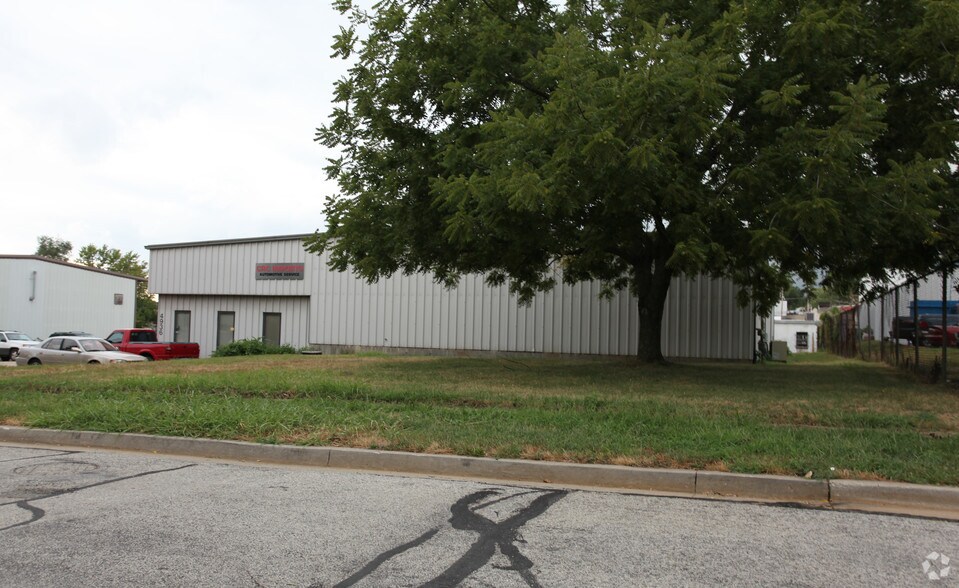 More Photos Of 4936-4952 Hadley St, Overland Park Service For Lease