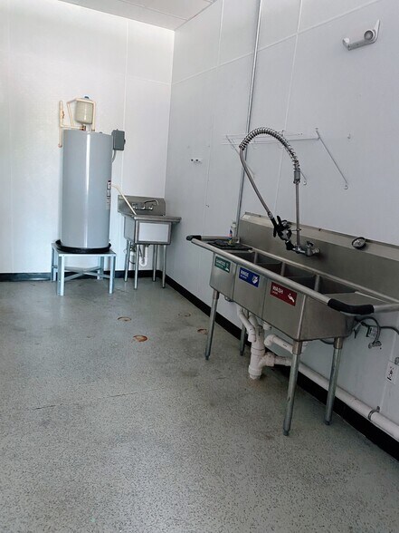 More Photos Of 2222 Ocoee Apopka Rd, Ocoee General Retail For Lease