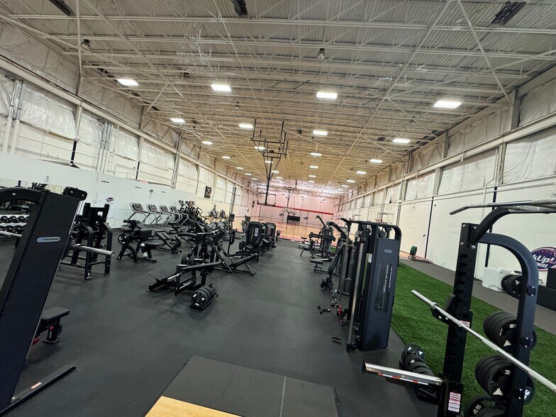 More Photos Of 8100 Tyler Blvd, Mentor Warehouse For Lease