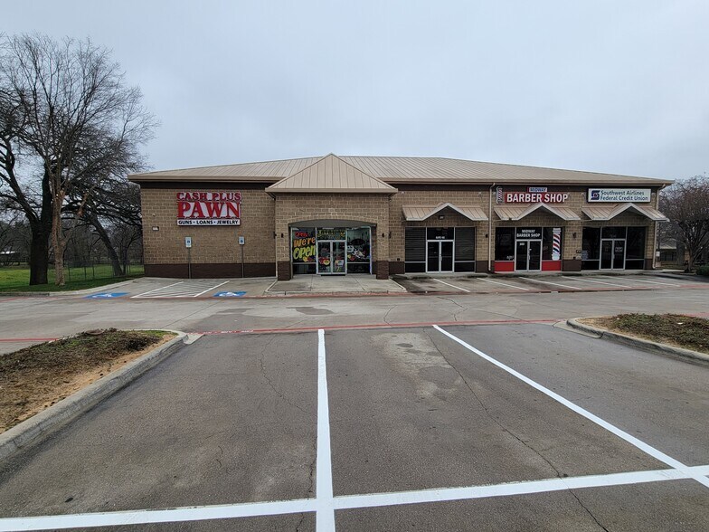 Primary Photo Of 801 W Euless Blvd, Euless Storefront For Lease