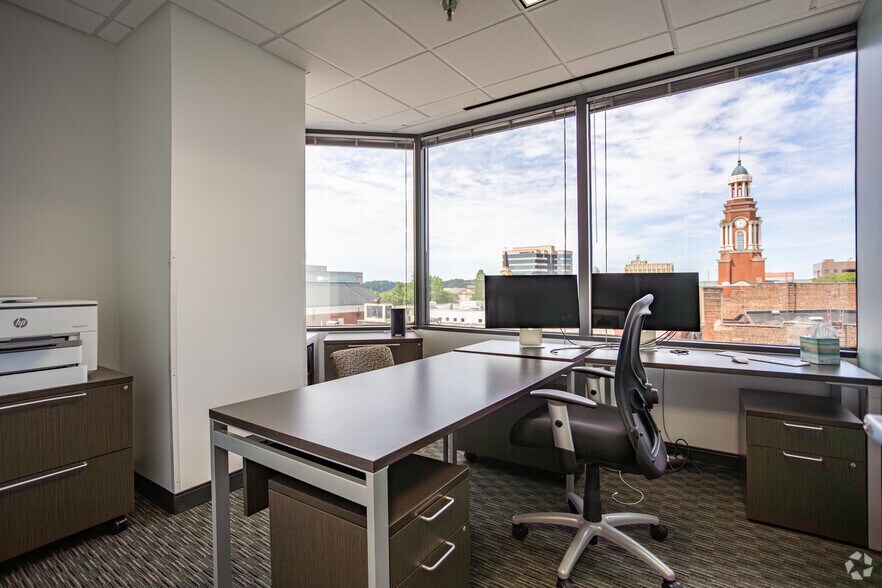 More Photos Of 800 S Gay St, Knoxville Coworking Space