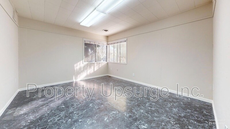 More Photos Of 1901 Railroad Ave, Pittsburg Office For Lease