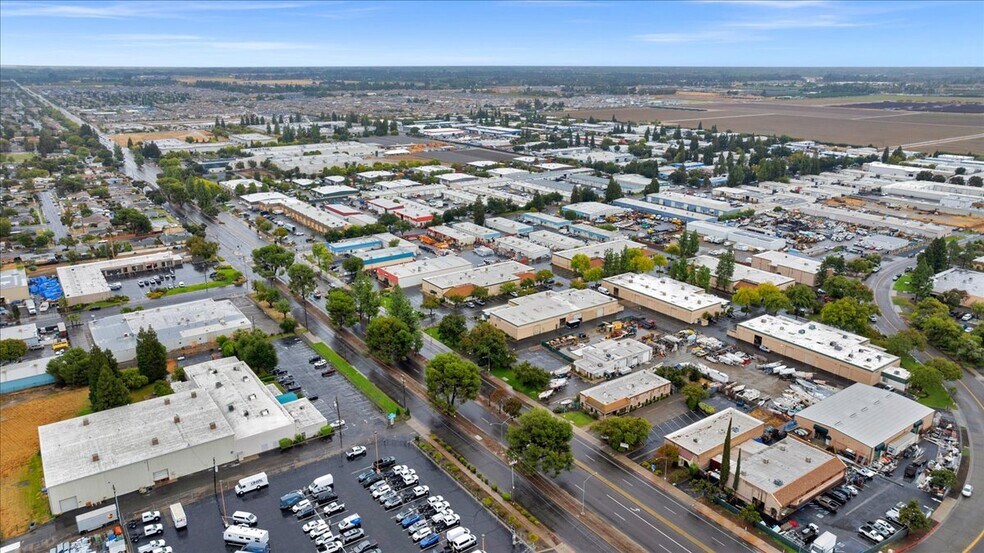 More Photos Of 5750 E Shields #102 ave, Fresno Industrial For Sale