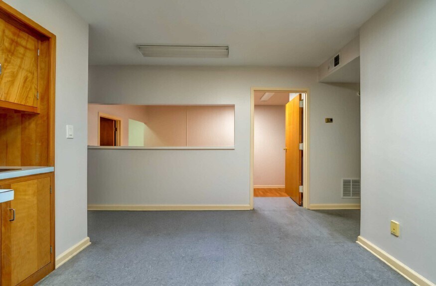 More Photos Of 4410 74th Ave, Hyattsville Medical For Lease