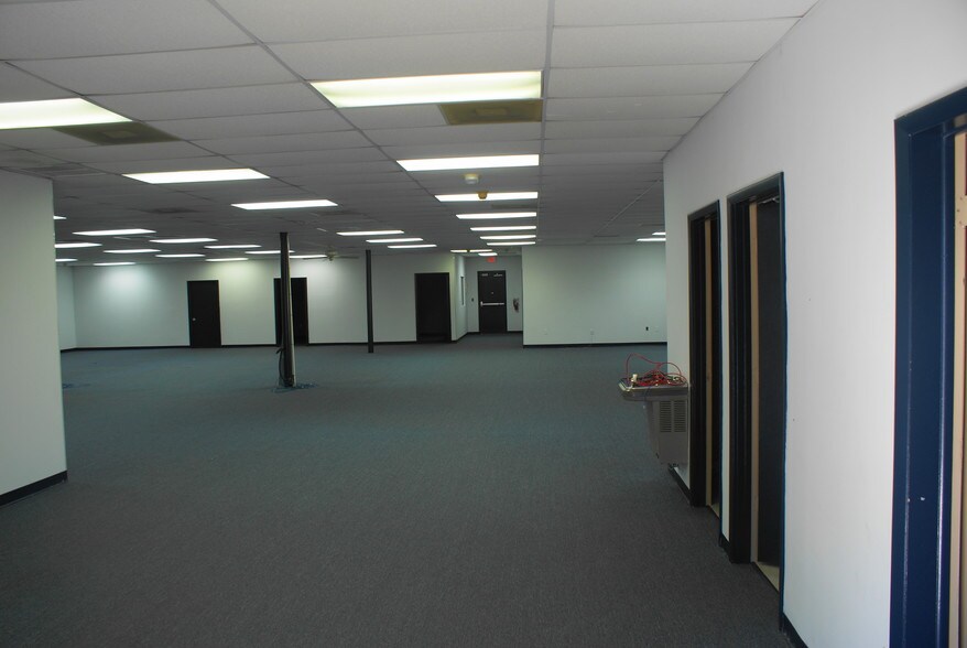 More Photos Of 6003 126th Ave N, Clearwater Bank For Lease