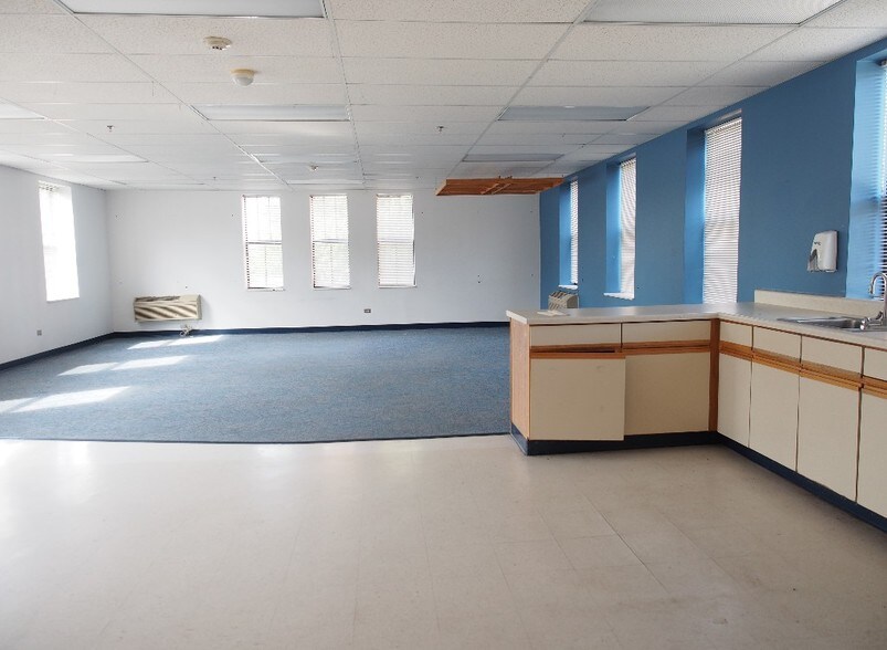 More Photos Of 329-331 S York Rd, Bensenville Daycare Center For Lease