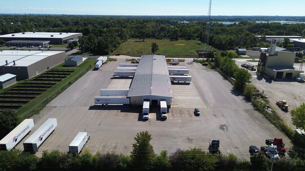 More Photos Of 1880 Stillman Dr, Oshkosh Truck Terminal For Lease