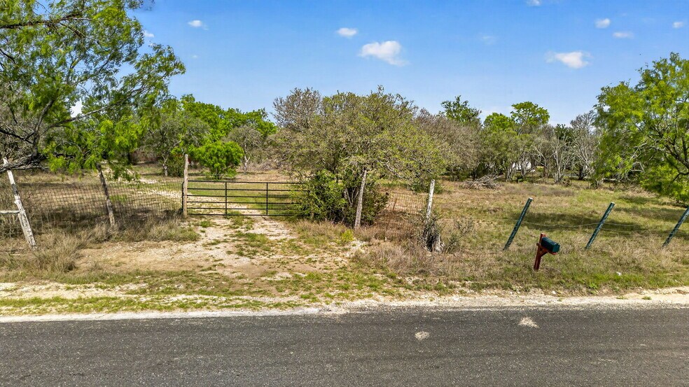 More Photos Of 1151 County Road 2615, Rio Medina Land For Sale