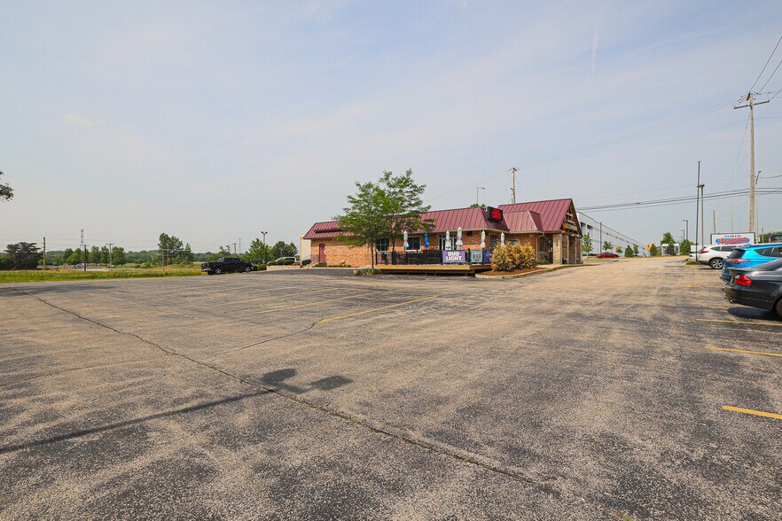 More Photos Of 27W371 North Ave, West Chicago Restaurant For Sale