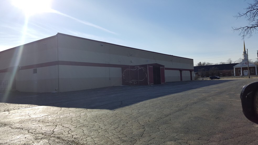 More Photos Of 7897 Taft St, Merrillville Warehouse For Lease