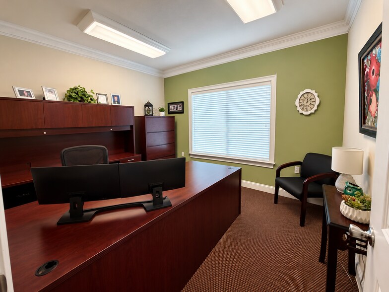 More Photos Of 1614 Mahan Center Blvd, Tallahassee Office For Sale