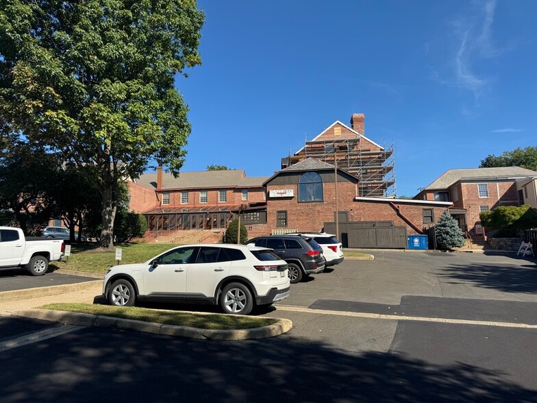 More Photos Of 100 S Main St, Doylestown Freestanding For Lease