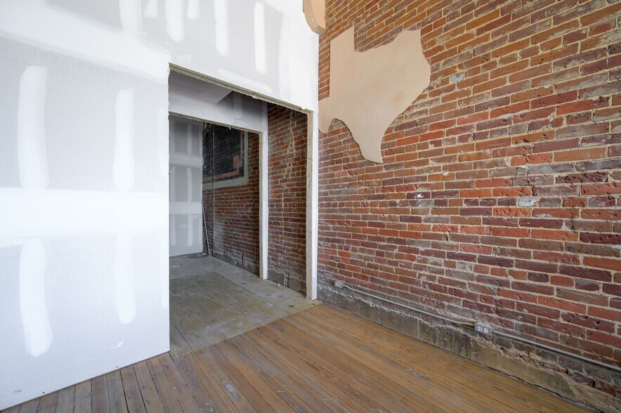 More Photos Of 120 W Main St, Denison Storefront Retail Office For Lease