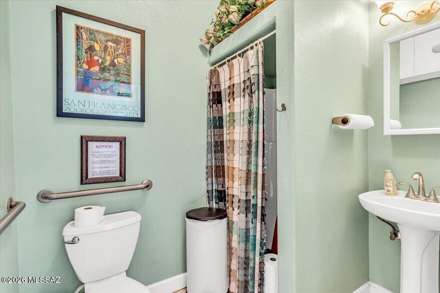 More Photos Of 2561-2563 E Fort Lowell Rd, Tucson Freestanding For Sale
