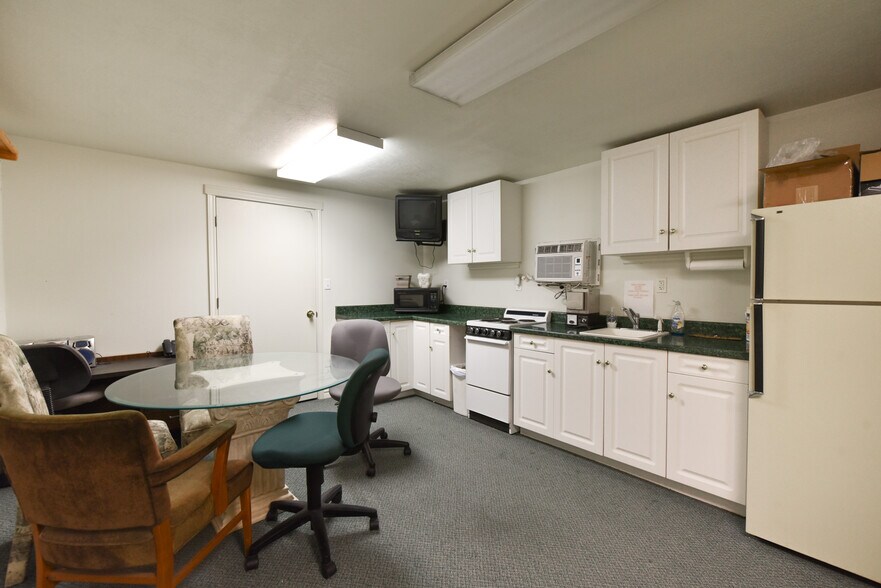 More Photos Of 602 N Gray St, Caldwell Medical For Sale