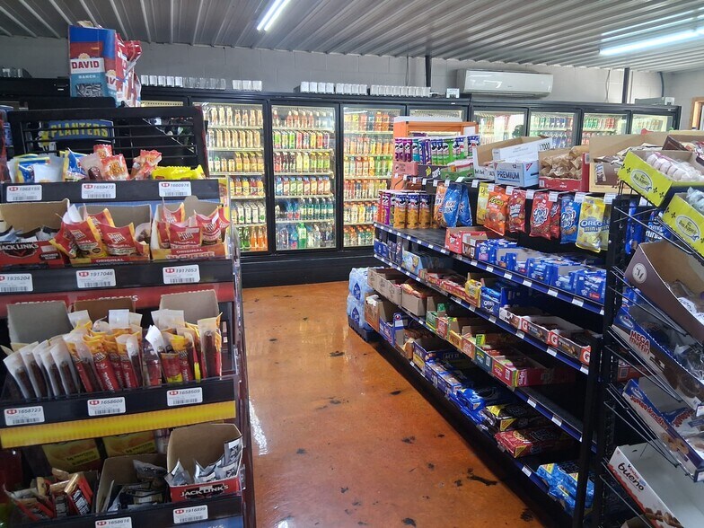 More Photos Of 2013 Tennessee St, Westpoint General Retail For Sale