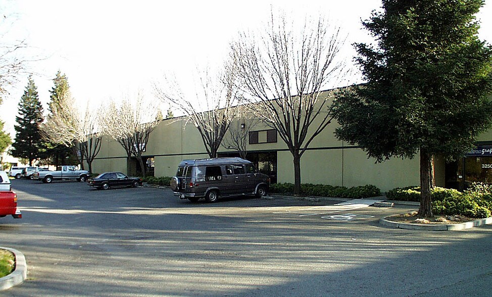More Photos Of 3250 Monier Cir, Rancho Cordova Manufacturing For Lease