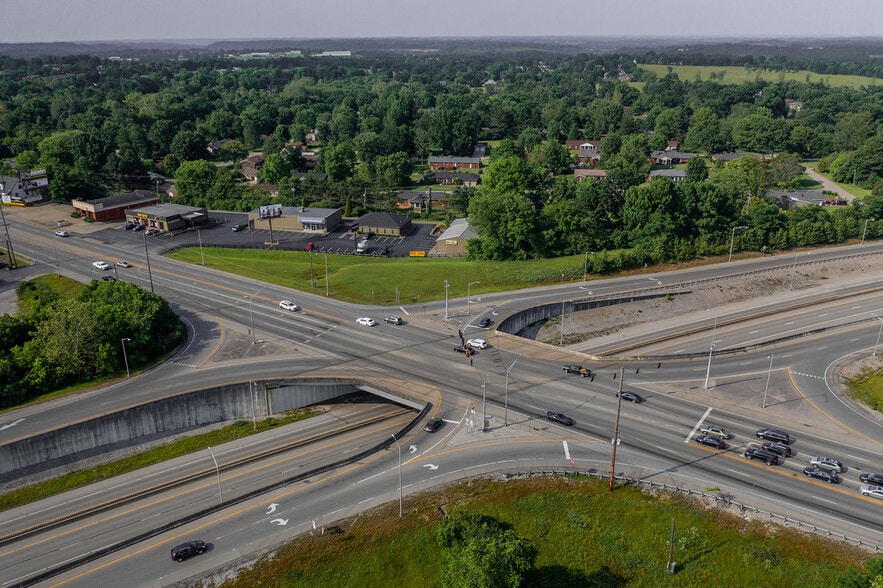 More Photos Of 654 Versailles Rd, Frankfort Showroom For Lease