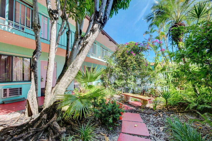 More Photos Of 901 S Federal Hwy, Lake Worth Hotel For Sale