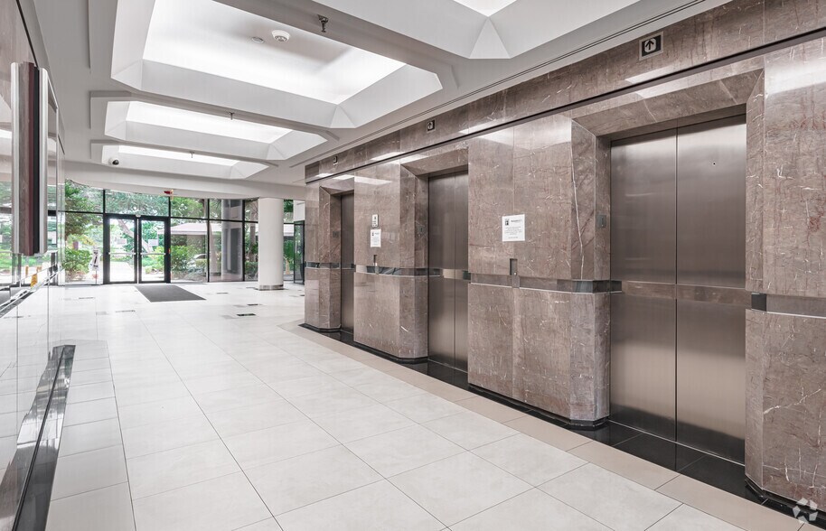 More Photos Of 2101 W Commercial Blvd, Fort Lauderdale Office For Lease