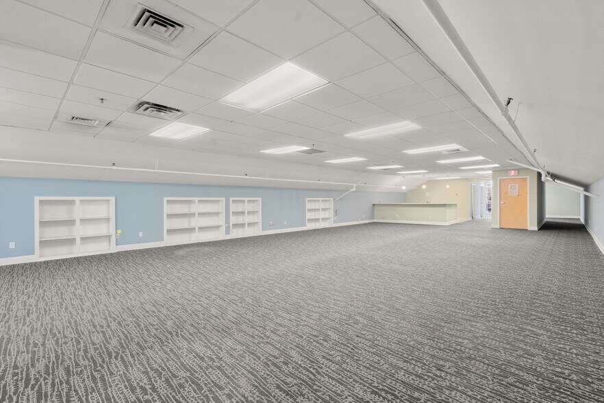 More Photos Of 109 Talcott Rd, West Hartford Manufacturing For Sale