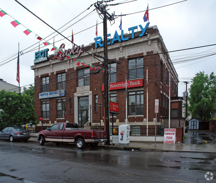 More Photos Of 290 Ferry St, Newark Office For Lease